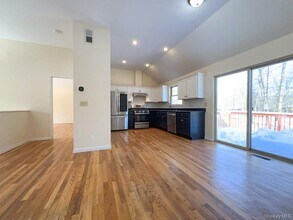 2 Fieldstone Dr in New Paltz, NY - Foto de edificio - Building Photo