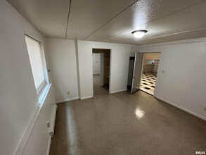 431 5th Ave S in Clinton, IA - Building Photo - Interior Photo