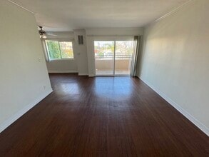 1138 S Corning St, Unit 23 in Los Angeles, CA - Foto de edificio - Building Photo