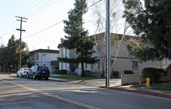 Parkside Apartments in Turlock, CA - Foto de edificio - Building Photo