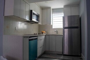 1652 NW 1st St, Unit 2 in Miami, FL - Building Photo