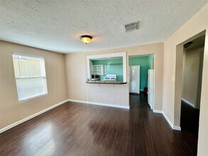 3714 Avenue S 1/2 in Galveston, TX - Building Photo - Building Photo