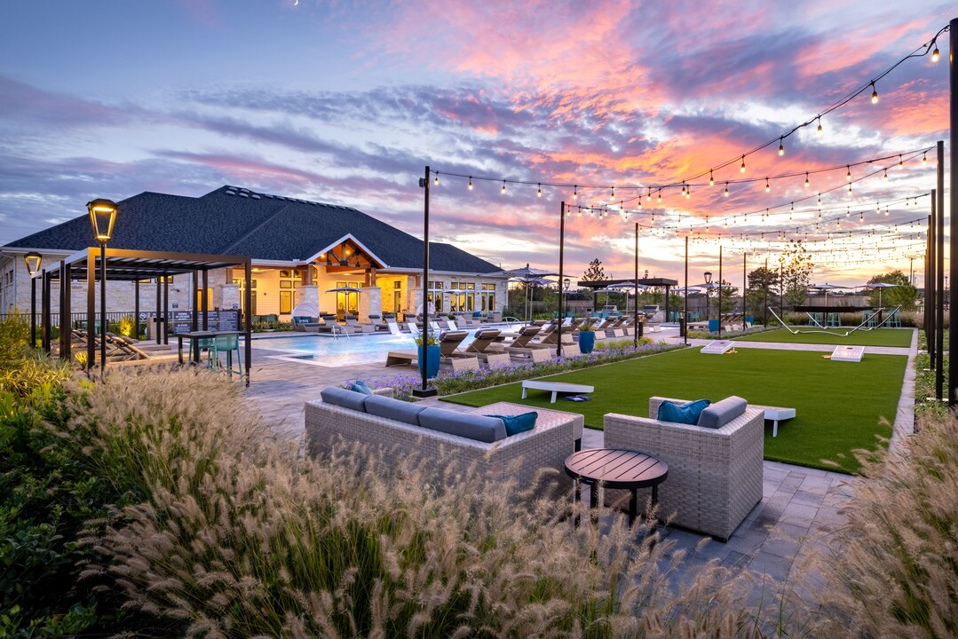 Allora Cinco Ranch in Richmond, TX - Foto de edificio