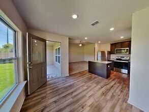 112 Banjo Trl in Newark, TX - Building Photo - Building Photo