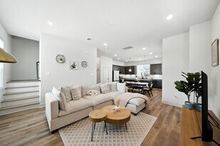 1644 W Tidwell Rd in Houston, TX - Building Photo