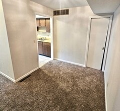 906 E Harding Dr in Urbana, IL - Building Photo - Building Photo