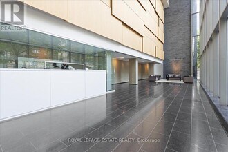 33 Charles St E in Toronto, ON - Building Photo - Building Photo