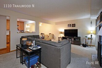 1110 Trailwood N in Hopkins, MN - Building Photo - Building Photo