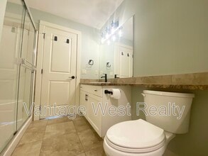 2551-2551 Shoreline Dr in Lake Country, BC - Building Photo - Building Photo