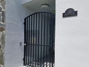 35 SW 21st Ave in Miami, FL - Building Photo - Building Photo