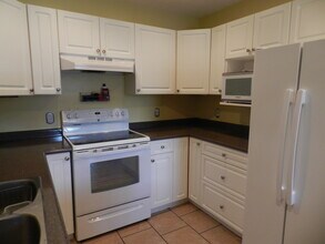 710 Massie Dr in Victoria, BC - Building Photo - Building Photo