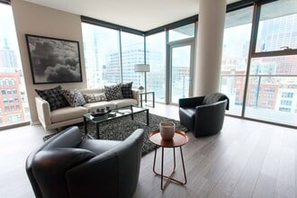 651 W Washington Blvd in Chicago, IL - Building Photo - Building Photo