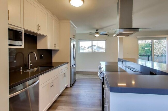 property at 1662 Hollenbeck Ave