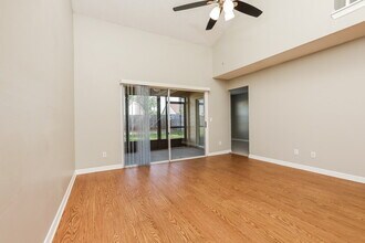 1046 Kelly Creek Cir in Oviedo, FL - Building Photo - Building Photo