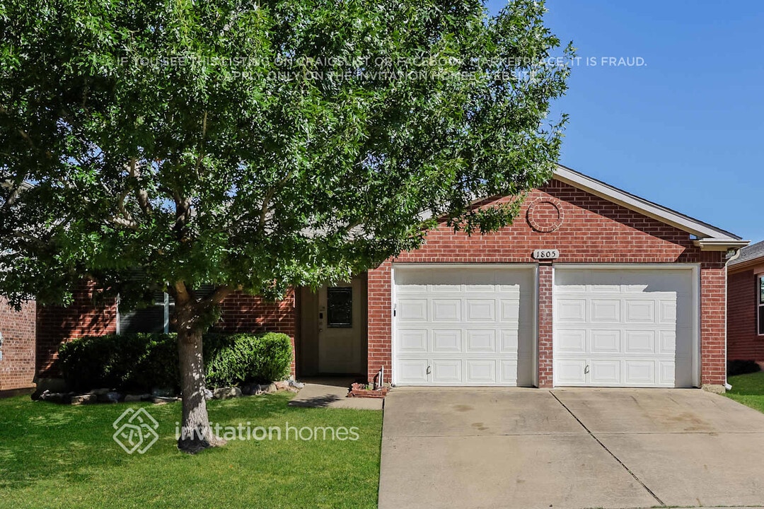 1805 White Feather Ln in Fort Worth, TX - Building Photo