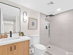 5041 Bowen Pl S in Seattle, WA - Building Photo - Building Photo
