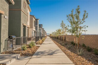 1693 Pamela Spgs Ln in North Las Vegas, NV - Building Photo - Building Photo