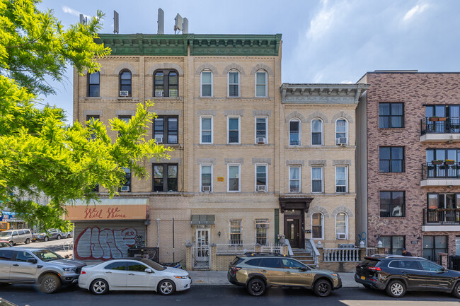 1394 Putnam Ave in Brooklyn, NY - Foto de edificio - Building Photo