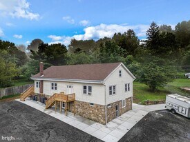 71 Dreamland Park Dr in Fleetwood, PA - Building Photo