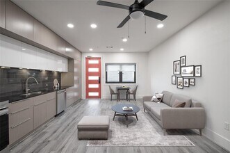 1846 Richmond Ave. in Houston, TX - Building Photo - Building Photo