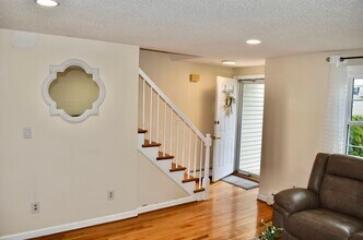 6 Pebble Dr in Newington, CT - Building Photo - Building Photo