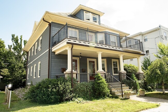 36 Bradford St in Quincy, MA - Building Photo - Building Photo