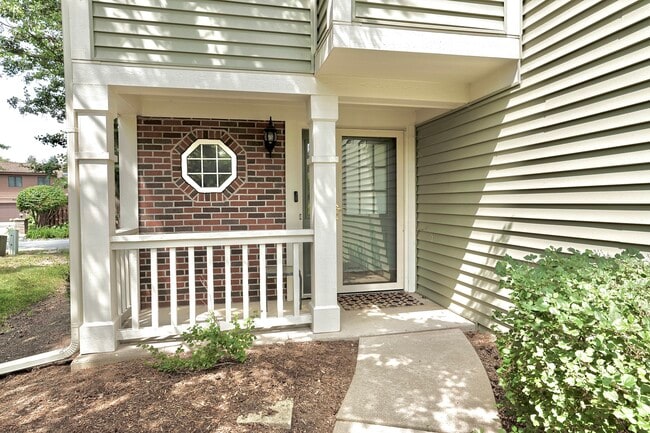 1049 Talbots Ln in Elk Grove Village, IL - Building Photo - Building Photo