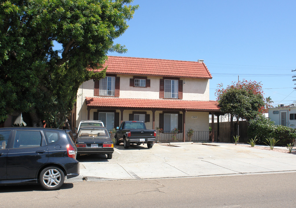 1242 Hornblend St in San Diego, CA - Building Photo