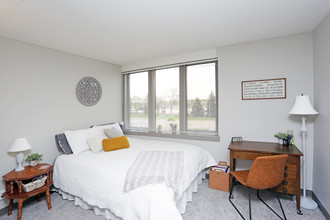 College Hill Apartments in Des Moines, IA - Foto de edificio - Interior Photo