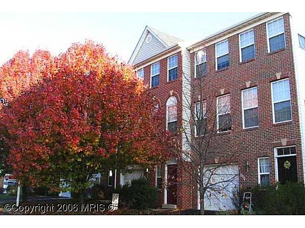 2552 James Madison Cir in Herndon, VA - Building Photo