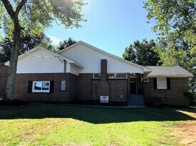 6 Fleetwood Dr in Greenville, SC - Building Photo