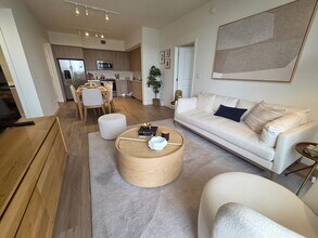 7554 W 4th Ct, Unit B2 in Hialeah, FL - Building Photo - Building Photo