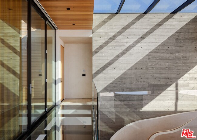 1520 Carla Ridge in Beverly Hills, CA - Building Photo - Building Photo