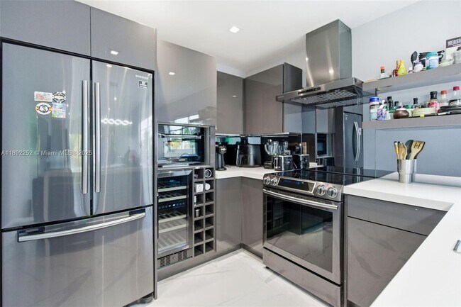 1428 Euclid Ave in Miami Beach, FL - Building Photo - Building Photo
