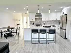 218 Old Meadow Way in Palm Beach Gardens, FL - Building Photo - Building Photo