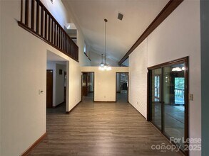 217 Raintree Dr in Matthews, NC - Foto de edificio - Building Photo