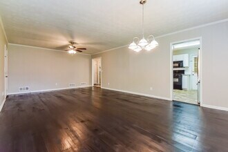 391 Rock Meadow Dr in Stone Mountain, GA - Foto de edificio - Building Photo