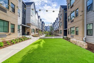 Los Altos in Aurora, CO - Building Photo