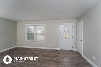114 Hoffman Ln in La Grange, KY - Building Photo - Building Photo