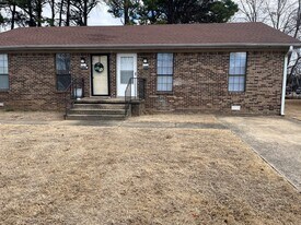 18 Foxboro Cv, Unit R in Jackson, TN - Building Photo