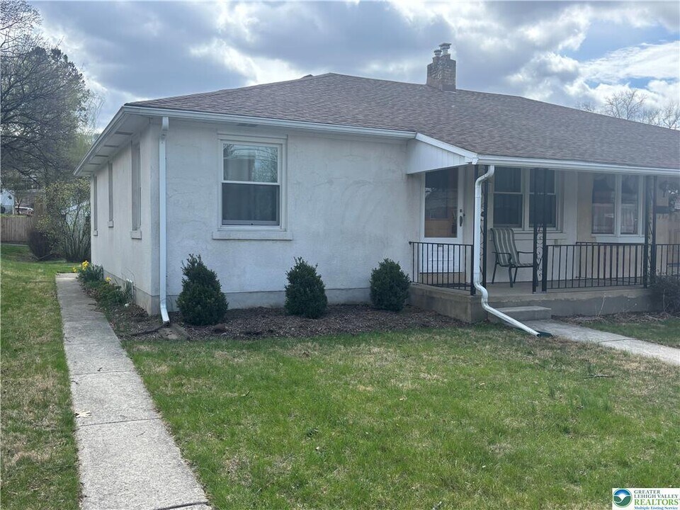 662 Minor St in Emmaus, PA - Foto de edificio