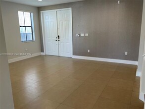 10473 NW 70th Ln in Doral, FL - Building Photo - Building Photo