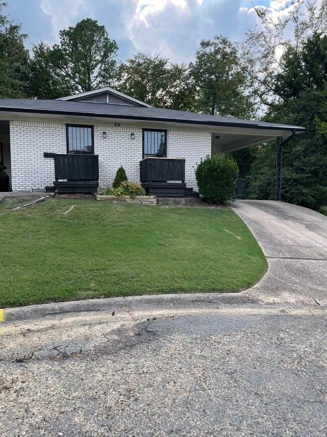 23 Rosemunn Dr, Unit B