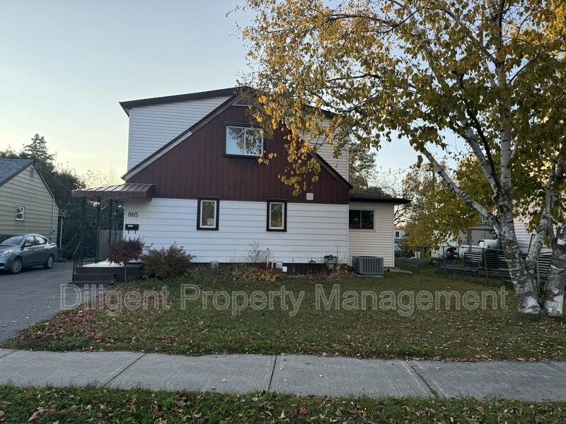 805 Morphet Ave in Peterborough, ON - Building Photo