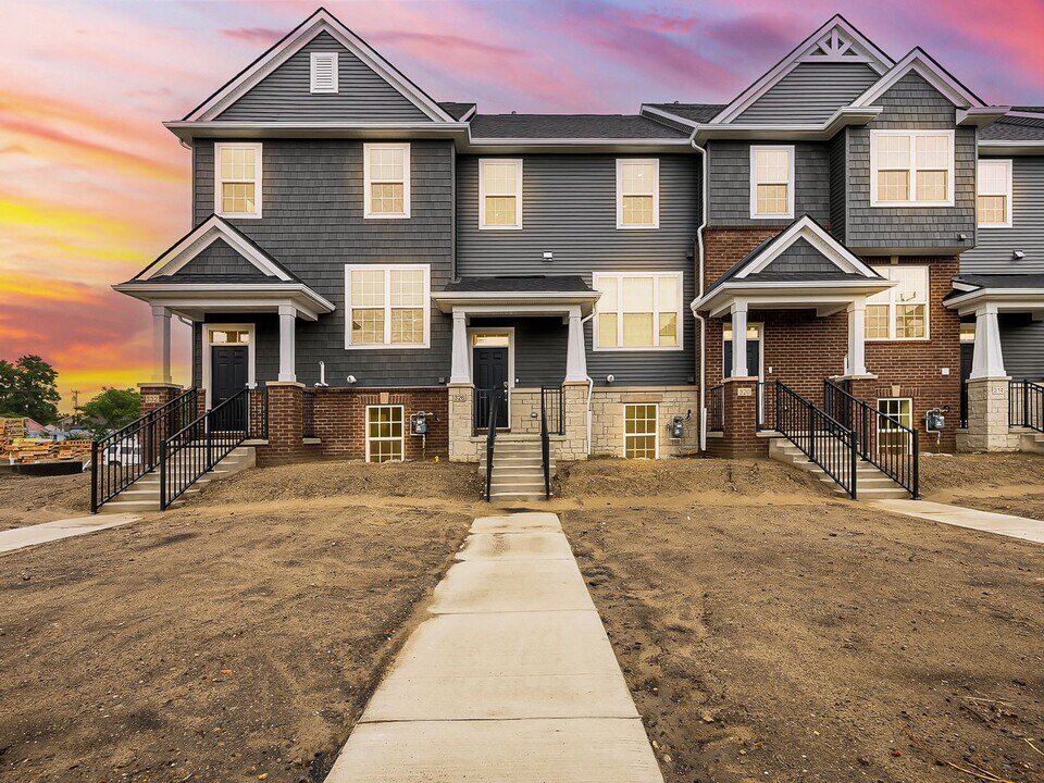 326 N Sydney Ct in Plymouth, MI - Building Photo