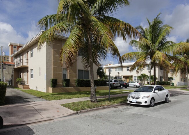 12 Sidonia Ave in Coral Gables, FL - Building Photo - Building Photo