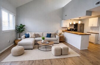 7 Arapahoe Dr, Unit #8 in Vernon, NJ - Foto de edificio - Building Photo