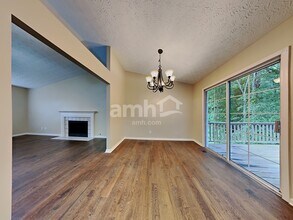 6028 Woodcreek Dr in Woodstock, GA - Building Photo - Building Photo