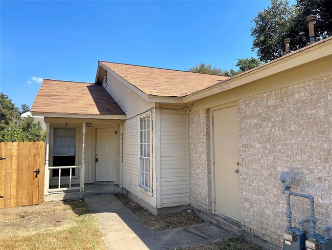 11949 Sunhillow Bend in Austin, TX - Foto de edificio - Building Photo