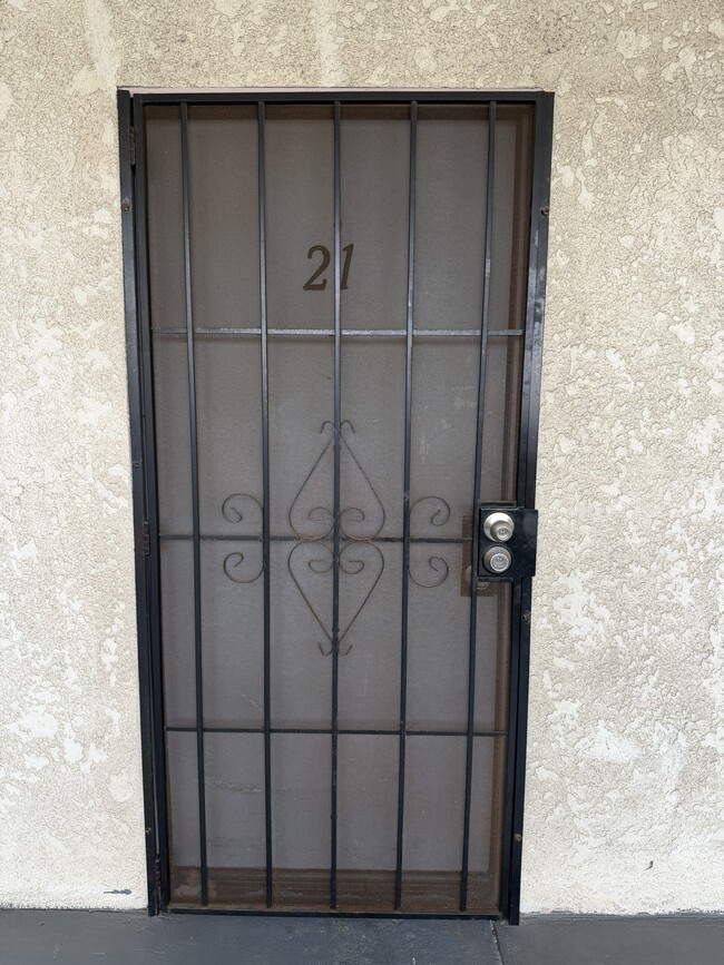 14025 Chadron Ave in Hawthorne, CA - Foto de edificio - Building Photo